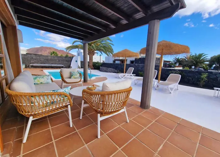 Costa Christina Con Piscina Climatiza * ヤイサ